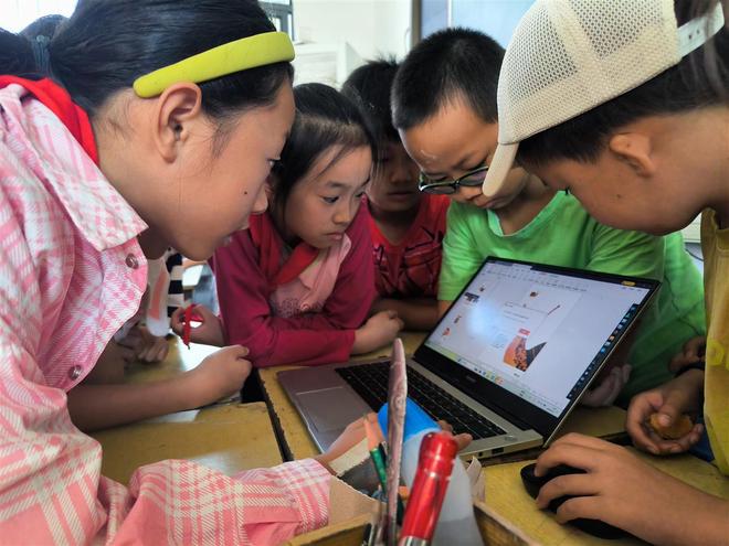 83个“小苹果”：平安支教者的心灵守望尊龙凯时app平台从“写不出优点”到(图2)